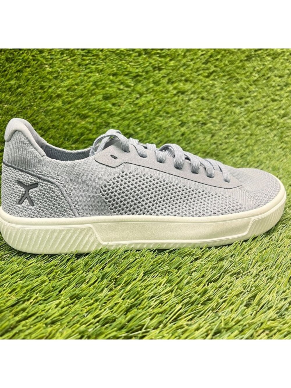 Flux Footwear Adapt Trainer Gray White Womens Size 8 Athletic Shoes Sneakers